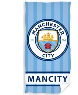 Doplnky do spálne Carbotex Futbalová osuška Manchester City Stripes, 70 x 140 cm