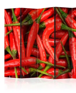 Paravány Paraván Chili pepper - background Dekorhome 225x172 cm (5-dielny)