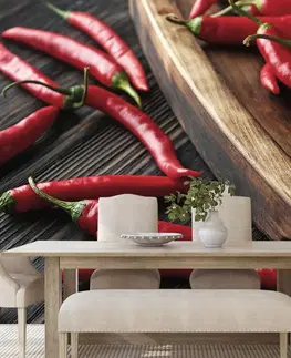 Tapety jedlá a nápoje Fototapeta doska s chili papričkami