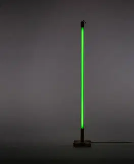 Stojacie lampy SELETTI Stojacia LED lampa Linea s drevom, zelená