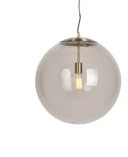 Zavesne lampy Moderná závesná lampa mosadzná s dymovým sklom 50 cm - guľa