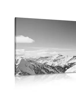 Čiernobiele obrazy Obraz zasnežené pohorie v čiernobielom prevedení
