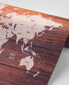 Samolepiace tapety Samolepiaca tapeta decentná mapa s dreveným pozadím