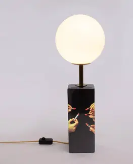 Stolové lampy SELETTI Stolová LED lampa Toiletpaper s motívom rúžu