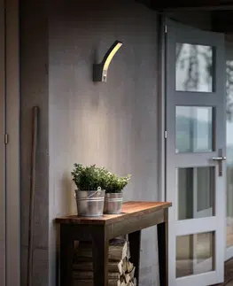 Záhradné lampy Philips SPLAY UltraEfficient vonkajšie nástenné svietidlo so senzorom LED 3,8 W 2700K, antracit