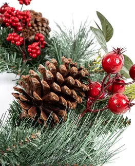 Vianočné dekorácie Vianočný veniec Berry and pinecone červená, 45 x 10 x 39 cm