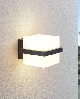 Vonkajšie nástenné svietidlá Lindby Vonkajšie nástenné LED svietidlo Auron tvar kocky