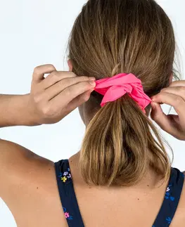 vodné športy Dievčenská plavecká gumička do vlasov ružová