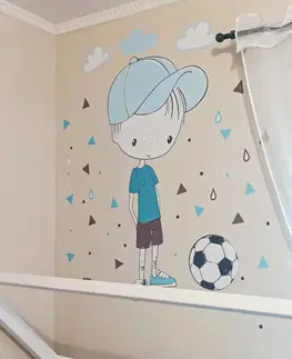 Nálepky na stenu INSPIO Chlapček s loptou - nálepka na stenu