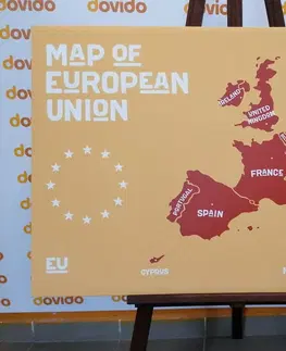 Obrazy mapy Obraz náučná mapa s názvami krajín európskej únie v odtieňoch hnedej