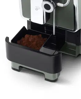 Coffee Makers & Espresso Machines Plnoautomatický kávovar Tchibo »Esperto Pro«, Metallic Mint