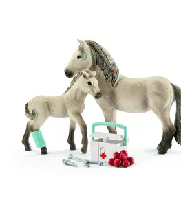 Drevené hračky Schleich 42430 Set žriebä a islandská kobyla s lekárničkou