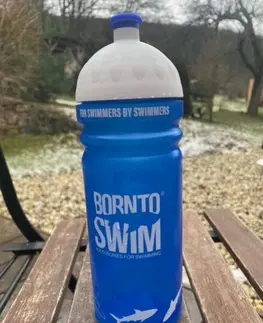 Triatlonové doplnky Láhev na pití borntoswim shark water bottle modrá