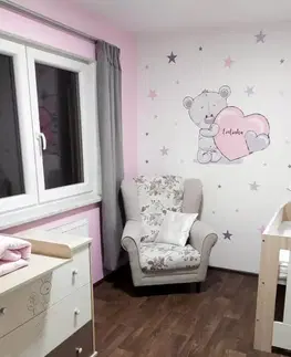 Nálepky na stenu Detské nálepky na stenu - Medvedík s ružovým srdiečkom a menom