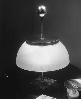 Stolové lampy Artemide Artemide Alfa stolná lampa so skleneným tienidlom