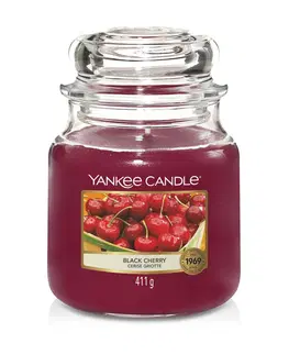 Vonné sviečky a svietniky Vonná sviečka Yankee Candle stredná Black cherry