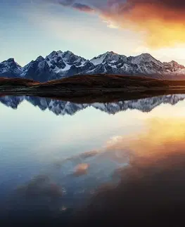 Samolepiace tapety Samolepiaca fototapeta oslnivý západ slnka nad horským jazerom
