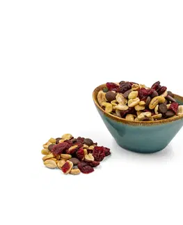 Orechy a sušené ovocie Protein & Co. Láskyplné objatie – zmes orechov, ovocia a čokolády 140 g