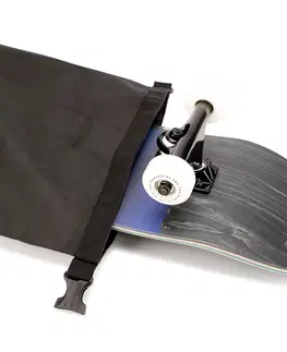 inline športy Obal na prenášanie skateboardu SC100 nepremokavý čierny
