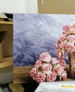 Obrazy kvetov Obraz kytička ružových karafiátov v košíku