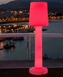 Vonkajšie osvetlenie terasy Newgarden Stojacia lampa Newgarden Carmen s dobíjacou batériou, výška 110 cm