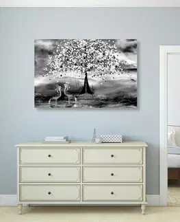 Čiernobiele obrazy Obraz volavky pod magickým stromom v čiernobielom prevedení