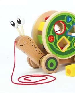 Drevené hračky HAPE - Ťahací slimák s vkladacími geometrickými tvarmi