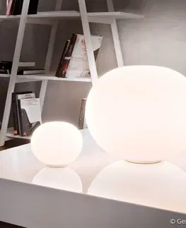 Stolové lampy FLOS FLOS Glo-Ball – guľová stolná lampa 45 cm