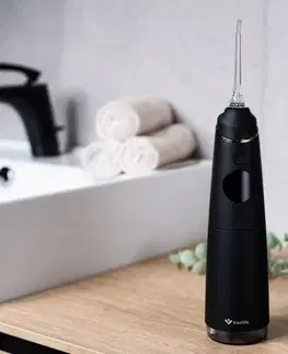 Elektrické zubné kefky TrueLife Medzizubná sprcha AquaFloss Compact C300, čierna