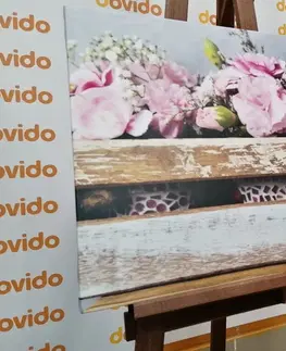 Vintage  a retro obrazy Obraz kvety karafiátu v drevenej bedničke