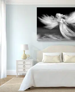 Čiernobiele obrazy Obraz podoba anjela v oblakoch v čiernobielom prevedení