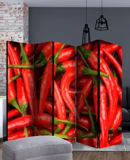 Paravány Paraván Chili pepper - background Dekorhome 135x172 cm (3-dielny)
