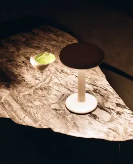 Vonkajšie dekoratívne svietidlá FLOS FLOS Gustave stolová LED lampa, batéria 927 biela