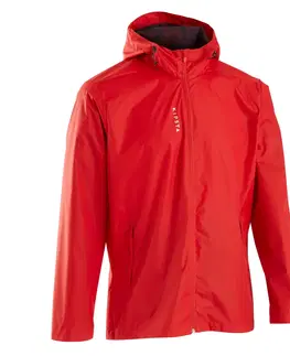 bundy a vesty Nepremokavá futbalová bunda T100 pre dospelých do dažďa červená