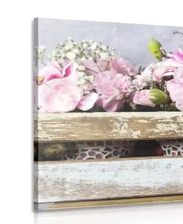 Vintage  a retro obrazy Obraz kvety karafiátu v drevenej bedničke
