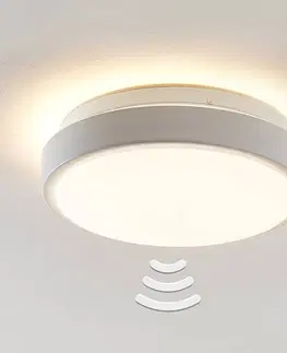 Stropné svietidlá s pohybovým senzorom Lindby Lindby Camille stropné LED, snímač, Ø 26 cm biele