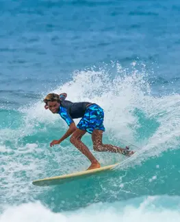 surf Chlapčenské tričko 500 s ochranou proti UV krátky rukáv Camo čierno-modré