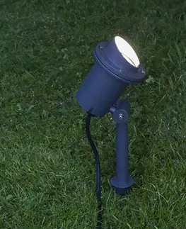Vonkajšie svietidlo s bodcom do zeme STAR TRADING Bodový reflektor Focus v čiernej farbe, výška 30 cm