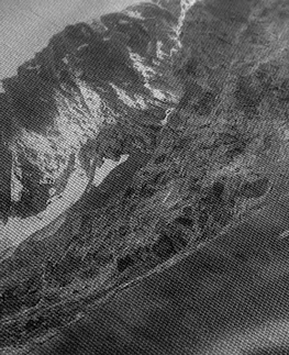 Čiernobiele obrazy Obraz majestátne hory v čiernobielom prevedení