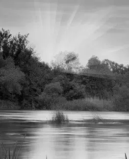 Čiernobiele obrazy Obraz východ slnka pri rieke v čiernobielom prevedení