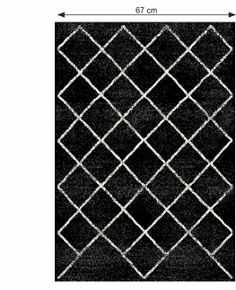 Koberce a koberčeky KONDELA Mates Typ 1 koberec 67x120 cm čierna / vzor