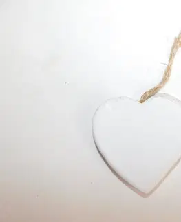 Ostatné Dekorácia srdce biele 8cm