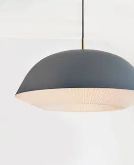 Závesné svietidlá LE KLINT LE KLINT Caché XL dizajnová závesná lampa v sivej