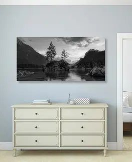 Čiernobiele obrazy Obraz čiernobiela horská krajina pri jazere
