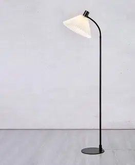 Stojacie lampy Markslöjd Textilná stojacia lampa Mira, čierna