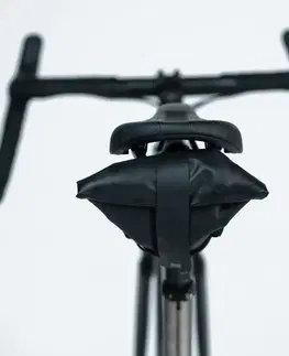 cyklistick Taška pod sedlo IPX4 0,8 l vodotesná čierna