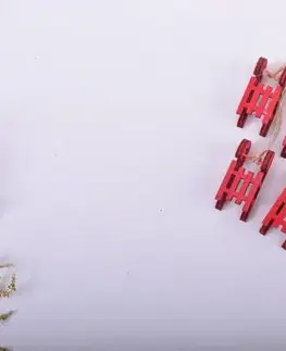Vianočné dekorácie Kinekus Ozdoba závesná sánky 12x2x1,8 cm sada 4 ks červené