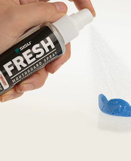 Hokejové doplnky Osviežujúci sprej na chrániče zubov SISU Fresh Mouthguard Spray 60 ml