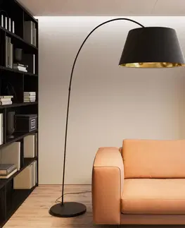 Stojacie lampy do obývačky Lindby Oblúková stojaca lampa Esti, látková, čierno-zlatá