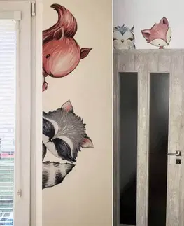 Nálepky na stenu Nálepka na stenu do detskej izby - Lesné zvieratka okolo dverí